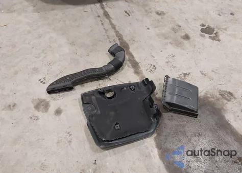 2019 Mercedes-Benz C 300 4Matic z USA, uszkodzony, nr VIN 55SWF8EB2KU289161